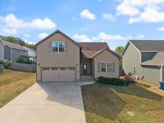 430 Woodtrace Dr, Clarksville, TN 37042