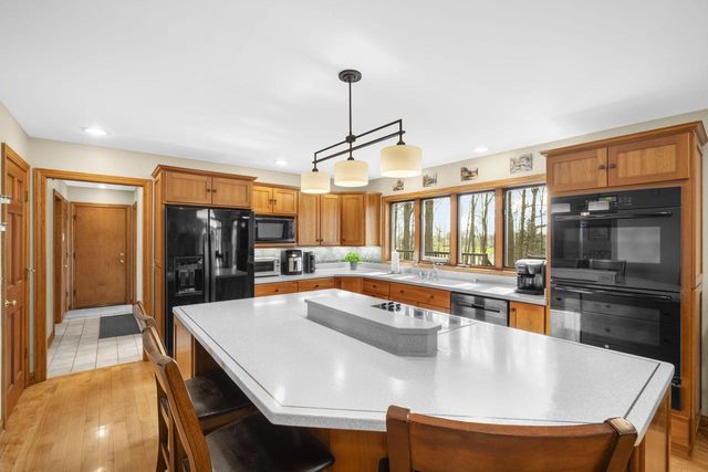 1622 Moonlit DRIVE, Richfield, WI 53076
