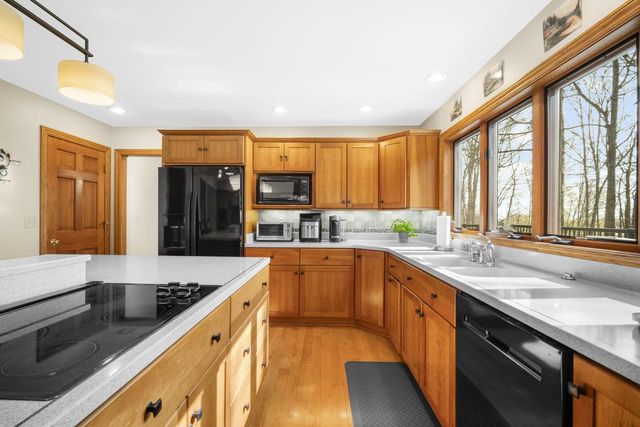 1622 Moonlit DRIVE, Richfield, WI 53076