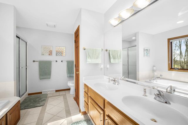 1622 Moonlit DRIVE, Richfield, WI 53076