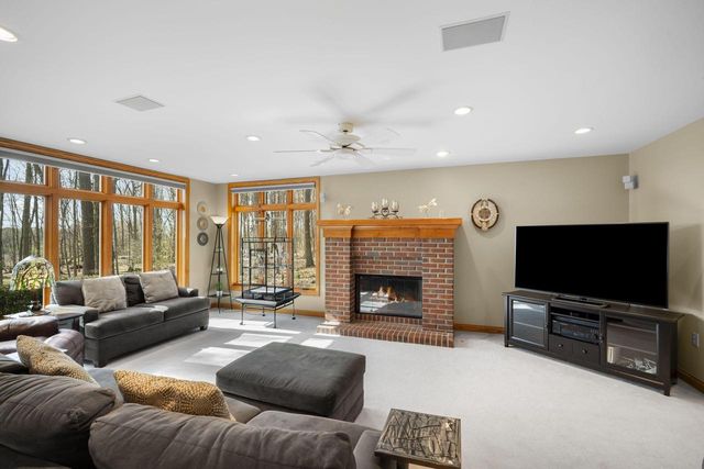 1622 Moonlit DRIVE, Richfield, WI 53076