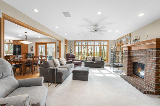 1622 Moonlit DRIVE, Richfield, WI 53076