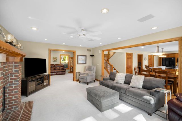 1622 Moonlit DRIVE, Richfield, WI 53076