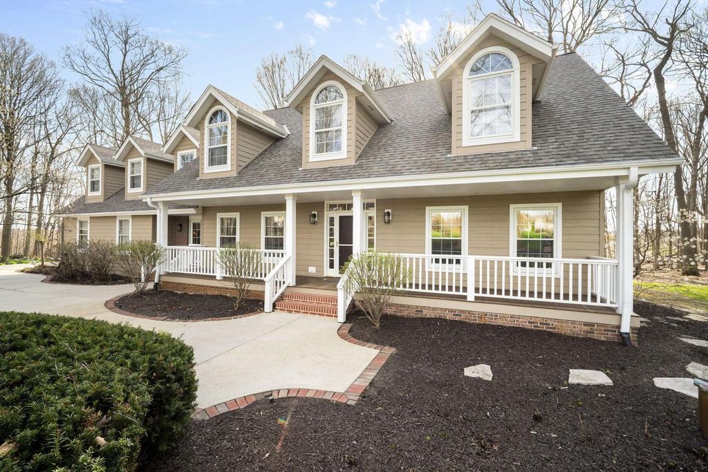 1622 Moonlit DRIVE, Richfield, WI 53076