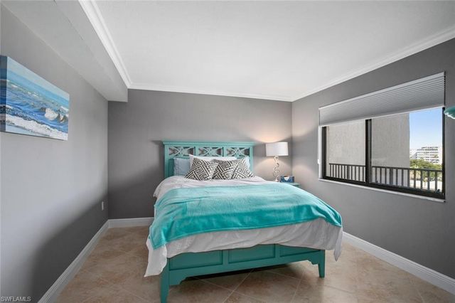 10851 Gulf Shore DR # 402, Naples, FL 34108