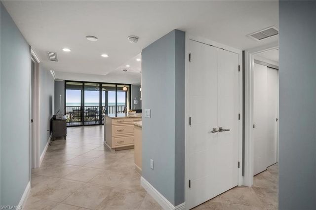 10851 Gulf Shore DR # 402, Naples, FL 34108