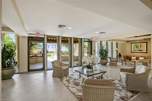 10851 Gulf Shore DR # 402, Naples, FL 34108