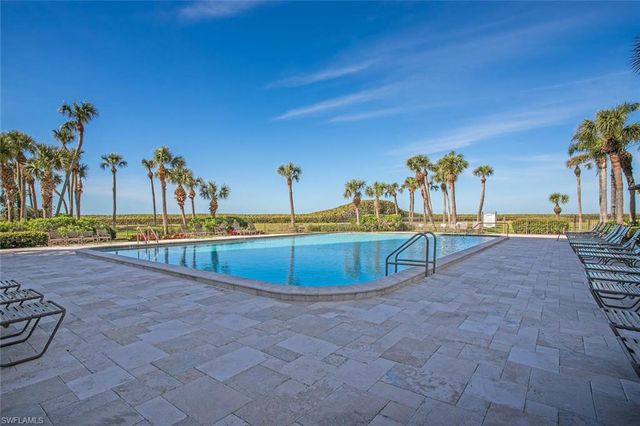 10851 Gulf Shore DR # 402, Naples, FL 34108