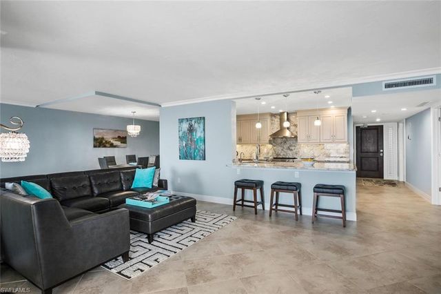 10851 Gulf Shore DR # 402, Naples, FL 34108