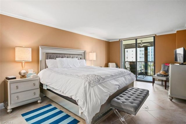 10851 Gulf Shore DR # 402, Naples, FL 34108