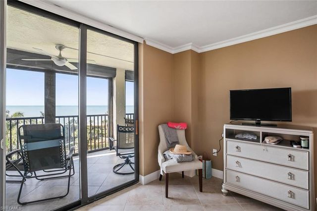 10851 Gulf Shore DR # 402, Naples, FL 34108