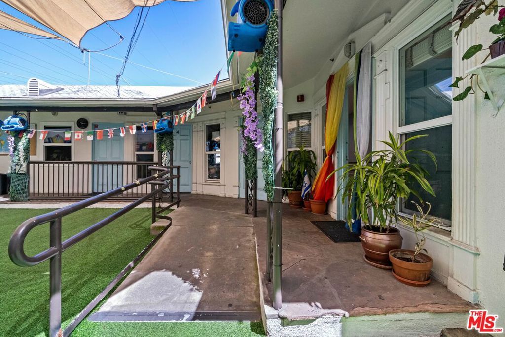 1046 S Robertson Boulevard, Los Angeles, CA 90035