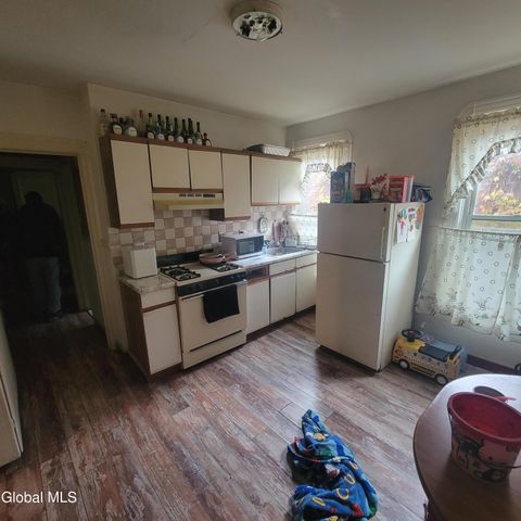 938 Park Avenue, Schenectady, NY 12308