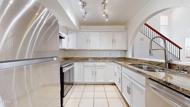 2001 Bobby Jones dr A, El Paso, TX 79936