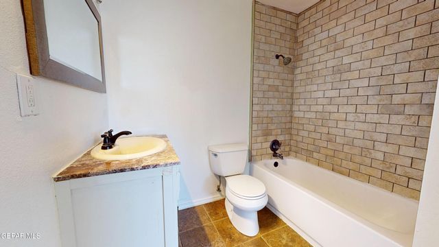 2001 Bobby Jones dr A, El Paso, TX 79936