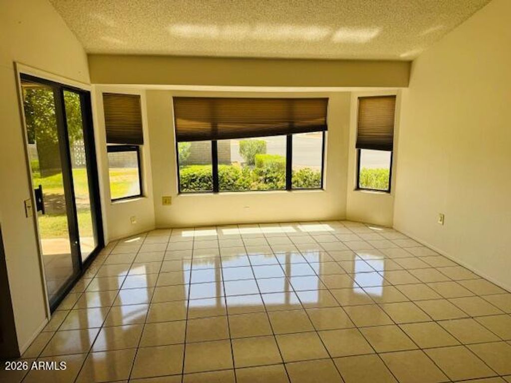 Image 10 of property listing at 13047 W PEACH BLOSSOM Drive, Sun City West, AZ 85375