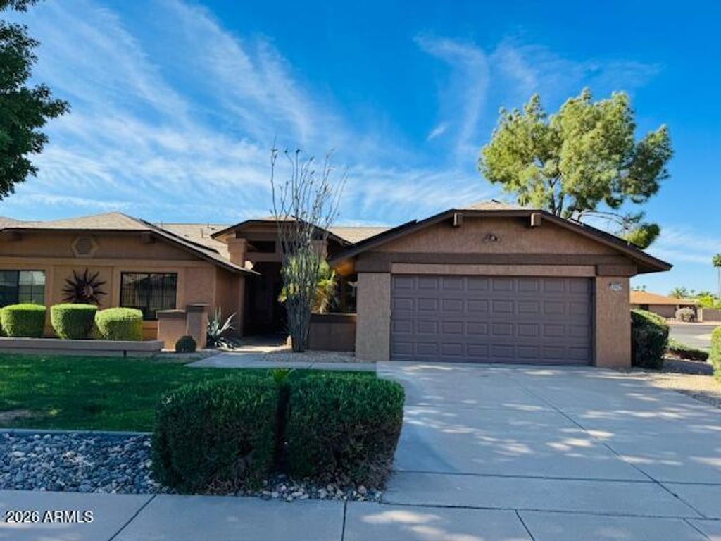 Image 4 of property listing at 13047 W PEACH BLOSSOM Drive, Sun City West, AZ 85375
