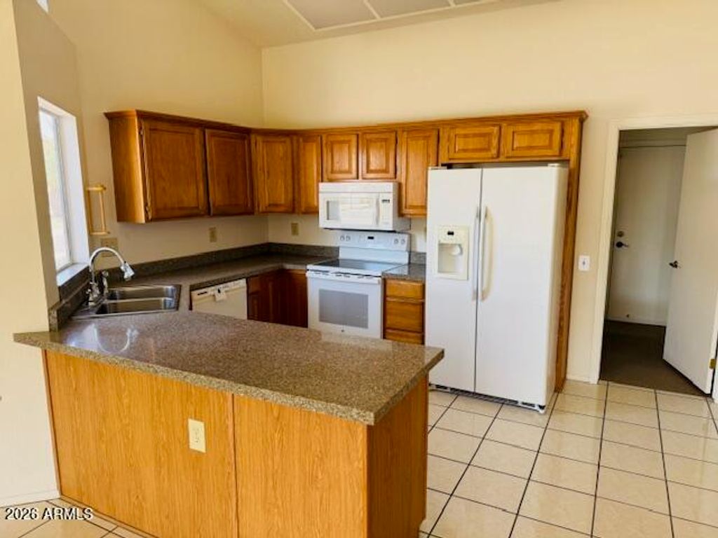Image 7 of property listing at 13047 W PEACH BLOSSOM Drive, Sun City West, AZ 85375