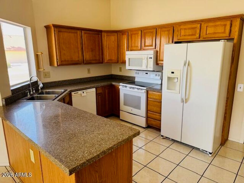 Image 9 of property listing at 13047 W PEACH BLOSSOM Drive, Sun City West, AZ 85375
