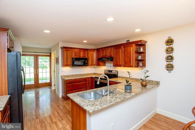 117 CIRCLE DR S, Lambertville, NJ 08530