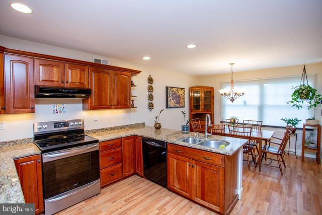 117 CIRCLE DR S, Lambertville, NJ 08530