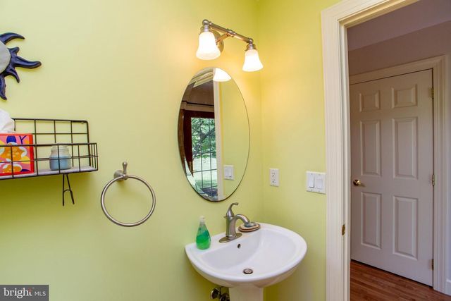 117 CIRCLE DR S, Lambertville, NJ 08530