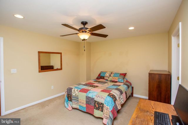 117 CIRCLE DR S, Lambertville, NJ 08530