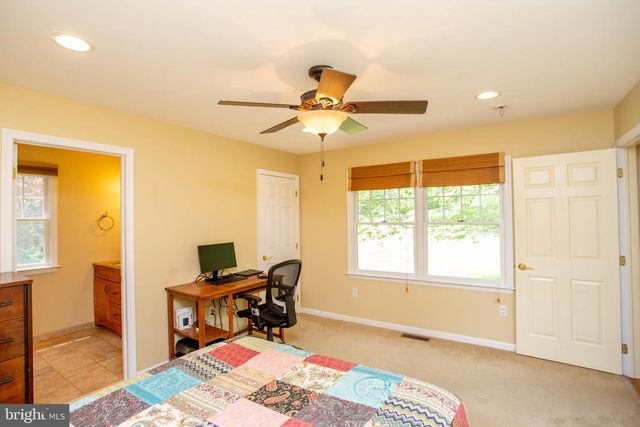 117 CIRCLE DR S, Lambertville, NJ 08530