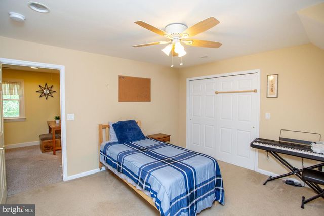 117 CIRCLE DR S, Lambertville, NJ 08530