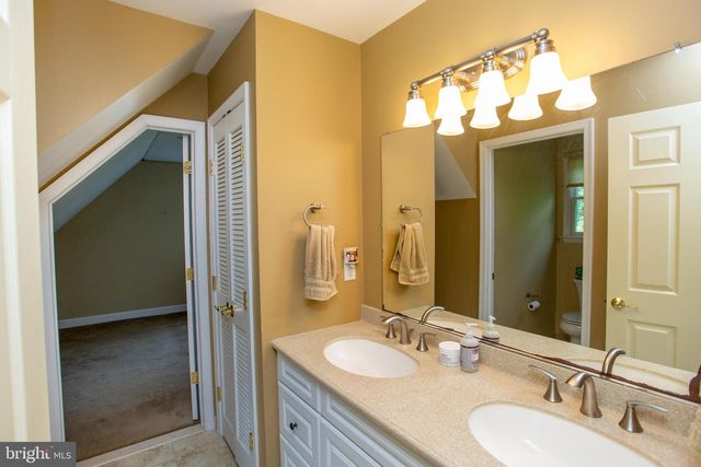 117 CIRCLE DR S, Lambertville, NJ 08530