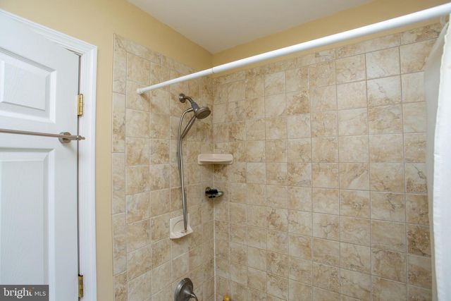 117 CIRCLE DR S, Lambertville, NJ 08530