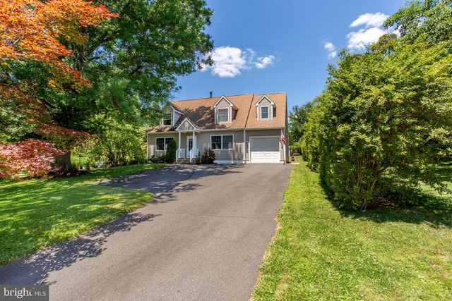 117 CIRCLE DR S, Lambertville, NJ 08530