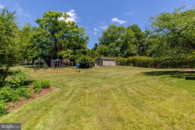 117 CIRCLE DR S, Lambertville, NJ 08530