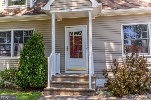 117 CIRCLE DR S, Lambertville, NJ 08530