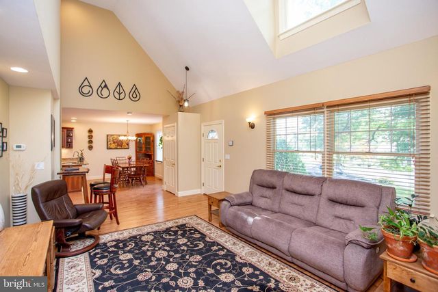 117 CIRCLE DR S, Lambertville, NJ 08530
