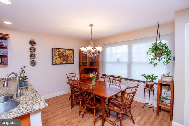 117 CIRCLE DR S, Lambertville, NJ 08530