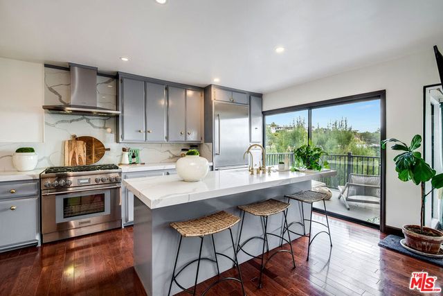 9234 Kinglet Drive, Los Angeles, CA 90069