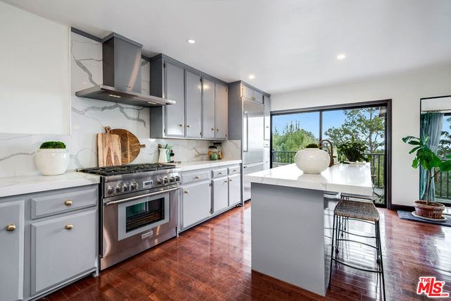 9234 Kinglet Drive, Los Angeles, CA 90069