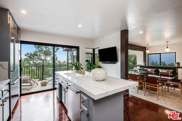 9234 Kinglet Drive, Los Angeles, CA 90069