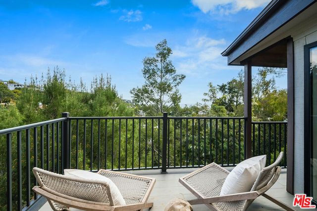 9234 Kinglet Drive, Los Angeles, CA 90069