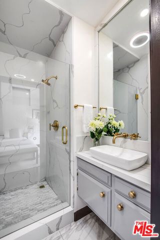 9234 Kinglet Drive, Los Angeles, CA 90069