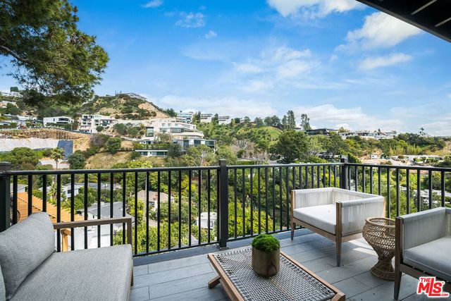 9234 Kinglet Drive, Los Angeles, CA 90069