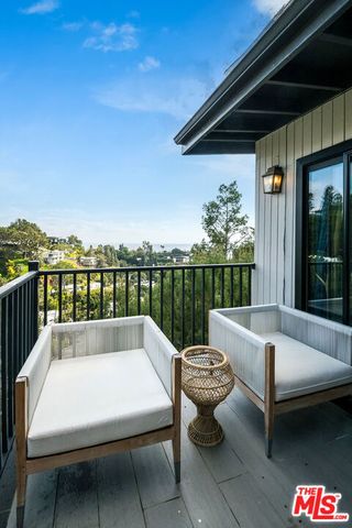9234 Kinglet Drive, Los Angeles, CA 90069