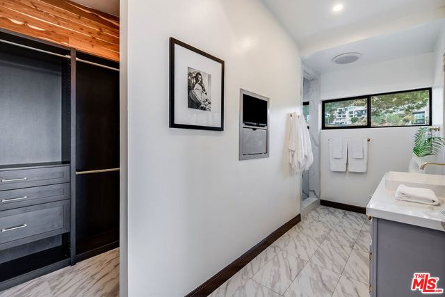 9234 Kinglet Drive, Los Angeles, CA 90069
