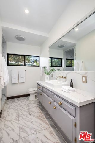 9234 Kinglet Drive, Los Angeles, CA 90069