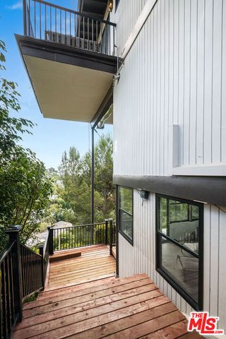 9234 Kinglet Drive, Los Angeles, CA 90069