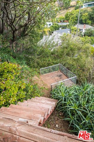 9234 Kinglet Drive, Los Angeles, CA 90069