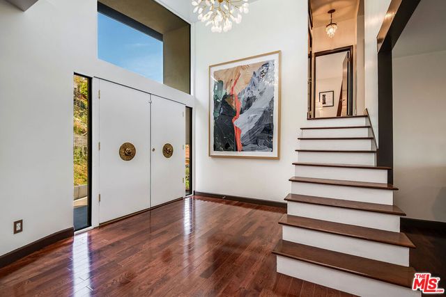9234 Kinglet Drive, Los Angeles, CA 90069
