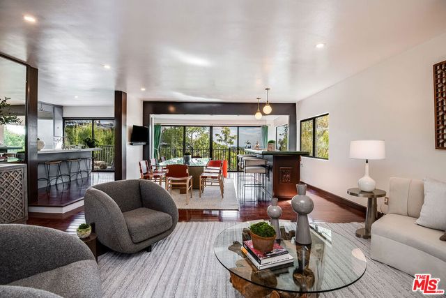 9234 Kinglet Drive, Los Angeles, CA 90069