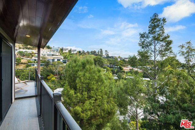 9234 Kinglet Drive, Los Angeles, CA 90069